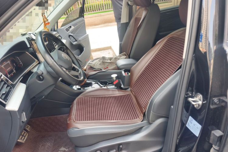 Used Volkswagen Tiguan L 2023 Restyled 330TSI Automatic Two-Wheel Drive R-Line Enhanced Comfort Version Left Front Seat