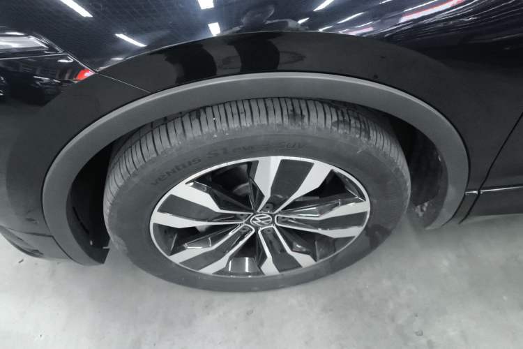 Used Volkswagen Tiguan L 2023 330TSI Automatic Two-Wheel Drive R-Line Flagship Edition Left Front Wheel Hub