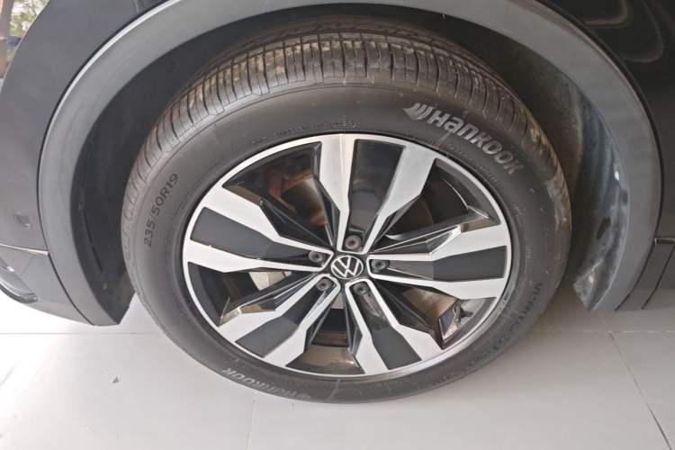 Used Volkswagen Tiguan L 2023 Restyled 330TSI Automatic Two-Wheel Drive R-Line Enhanced Comfort Version Left Front Wheel Hub