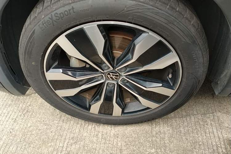 Used Volkswagen Tiguan L 2023 330TSI Automatic Two-Wheel Drive R-Line Enjoyment Edition Left Front Wheel Hub
