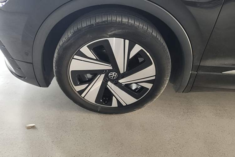Used Volkswagen Tiguan L 2023 Restyled 330TSI Automatic Two-Wheel Drive R-Line Enhanced Comfort Version Left Front Wheel Hub