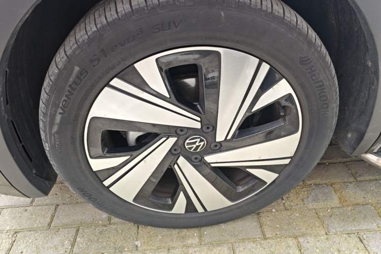 Used Volkswagen Tiguan L 2023 Restyled 330TSI Automatic Two-Wheel Drive R-Line Flagship Edition Left Front Wheel Hub