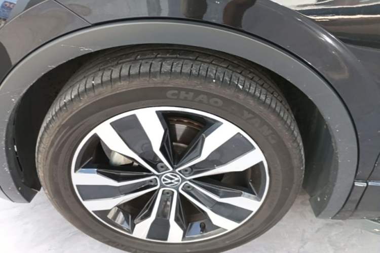 Used Volkswagen Tiguan L 2023 330TSI Automatic Two-Wheel Drive R-Line Enjoyment Edition Left Front Wheel Hub