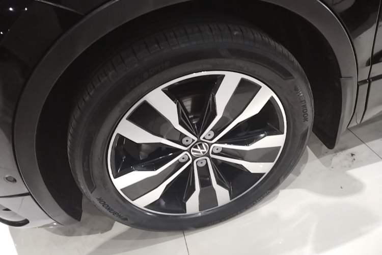 Used Volkswagen Tiguan L 2023 330TSI Automatic Two-Wheel Drive R-Line Enjoyment Edition Left Front Wheel Hub
