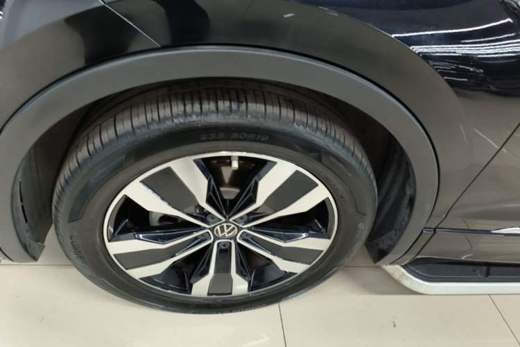 Used Volkswagen Tiguan L 2023 330TSI Automatic Two-Wheel Drive R-Line Flagship Edition Left Front Wheel Hub