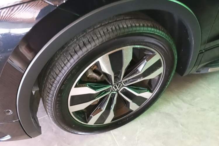 Used Volkswagen Tiguan L 2023 330TSI Automatic Two-Wheel Drive R-Line Enjoyment Edition Left Front Wheel Hub