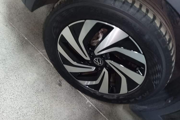Used Volkswagen Tiguan L 2023 280TSI Automatic Two-Wheel Drive Trendy Innovation Limited Edition Left Front Wheel Hub