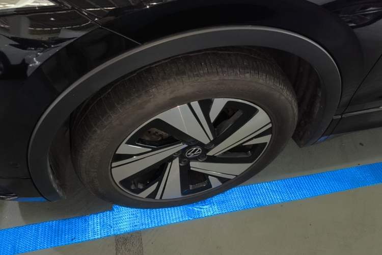 Used Volkswagen Tiguan L 2023 Restyled 330TSI Automatic Two-Wheel Drive R-Line Enhanced Comfort Version Left Front Wheel Hub