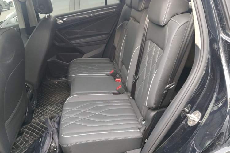 Used Volkswagen Tiguan L 2023 330TSI Automatic Two-Wheel Drive R-Line Enjoyment Edition Left Rear Seat