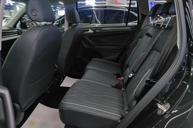 Used Volkswagen Tiguan L 2023 Restyled 330TSI Automatic Two-Wheel Drive R-Line Enhanced Comfort Version Left Rear Seat