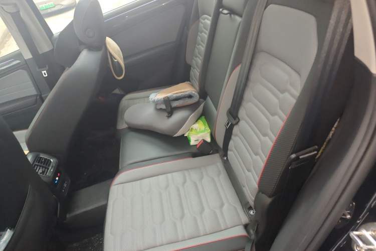 Used Volkswagen Tiguan L 2023 330TSI Automatic Two-Wheel Drive R-Line Flagship Edition Left Rear Seat