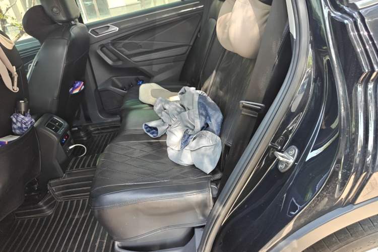 Used Volkswagen Tiguan L 2023 330TSI Automatic Two-Wheel Drive R-Line Enjoyment Edition Left Rear Seat