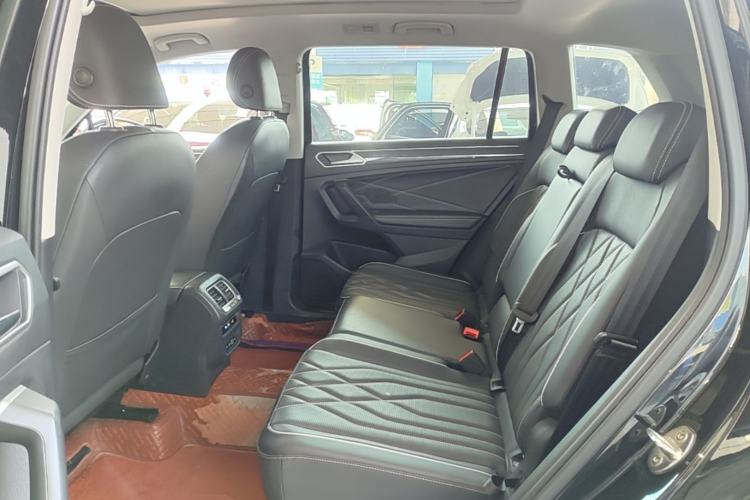 Used Volkswagen Tiguan L 2023 330TSI Automatic Two-Wheel Drive R-Line Enjoyment Edition Left Rear Seat