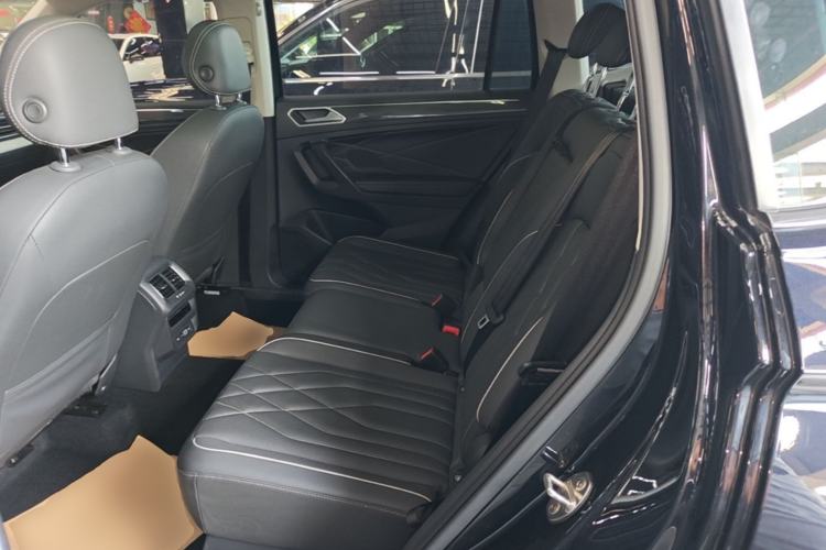 Used Volkswagen Tiguan L 2023 Restyled 330TSI Automatic Two-Wheel Drive R-Line Enhanced Comfort Version Left Rear Seat