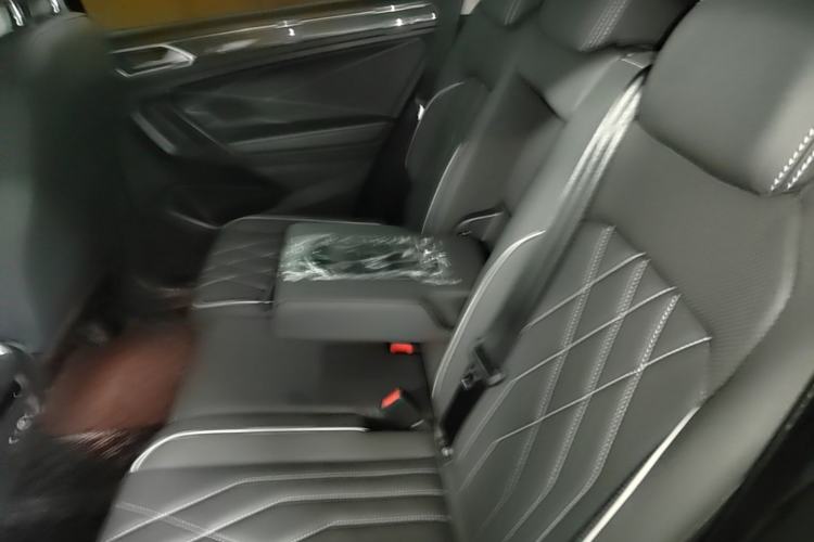 Used Volkswagen Tiguan L 2023 330TSI Automatic Two-Wheel Drive R-Line Enjoyment Edition Left Rear Seat
