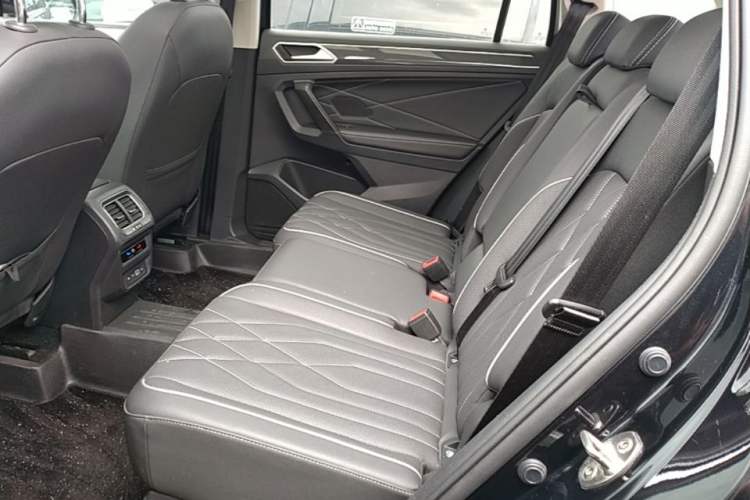 Used Volkswagen Tiguan L 2023 330TSI Automatic Two-Wheel Drive R-Line Enjoyment Edition Left Rear Seat