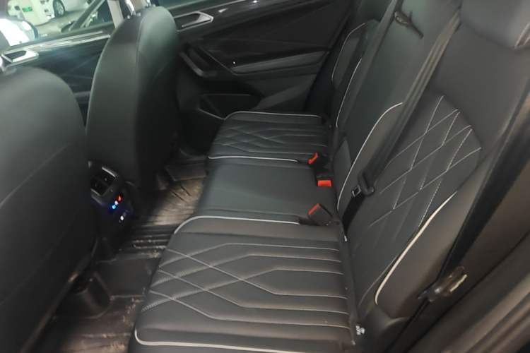 Used Volkswagen Tiguan L 2023 Restyled 330TSI Automatic Two-Wheel Drive R-Line Enhanced Comfort Version Left Rear Seat