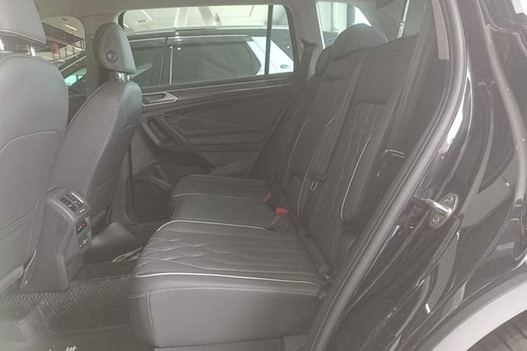 Used Volkswagen Tiguan L 2023 Restyled 330TSI Automatic Two-Wheel Drive R-Line Enhanced Comfort Version Left Rear Seat