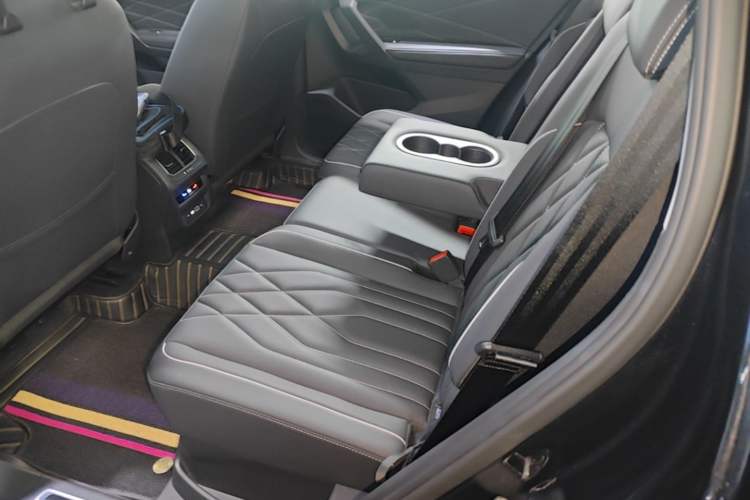Used Volkswagen Tiguan L 2023 Restyled 330TSI Automatic Two-Wheel Drive R-Line Enhanced Comfort Version Left Rear Seat