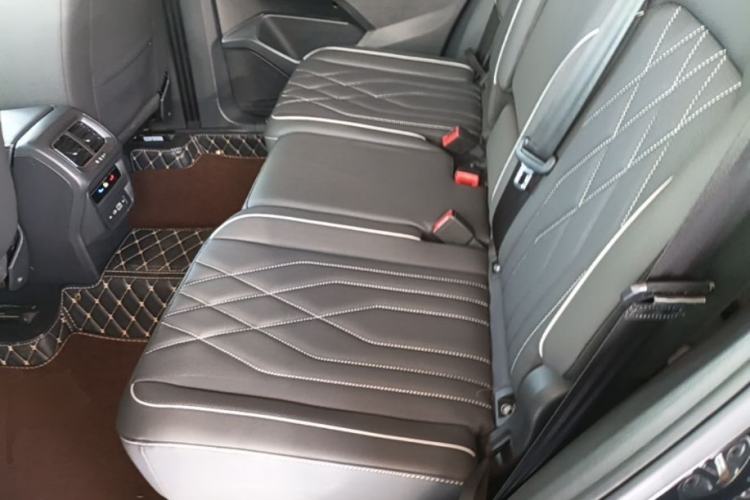 Used Volkswagen Tiguan L 2023 330TSI Automatic Two-Wheel Drive R-Line Enjoyment Edition Left Rear Seat