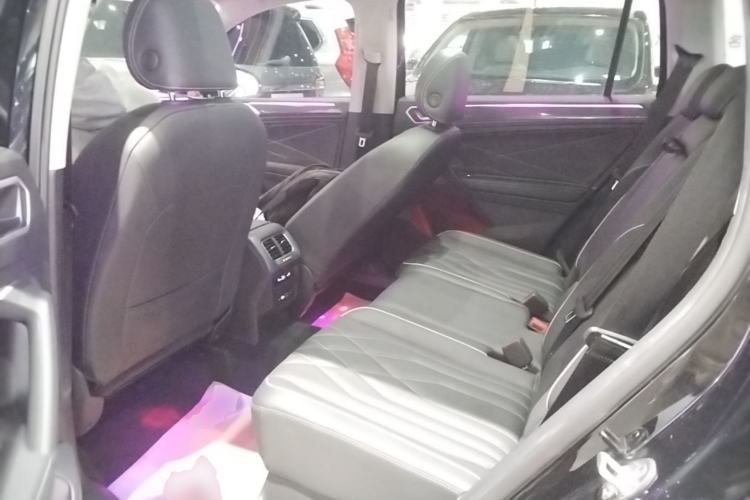Used Volkswagen Tiguan L 2023 330TSI Automatic Two-Wheel Drive R-Line Enjoyment Edition Left Rear Seat