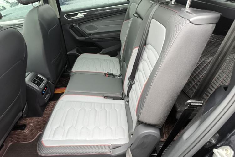 Used Volkswagen Tiguan L 2023 Facelift 380TSI Automatic All-Wheel Drive R-Line Flagship 7-Seater Left Rear Seat