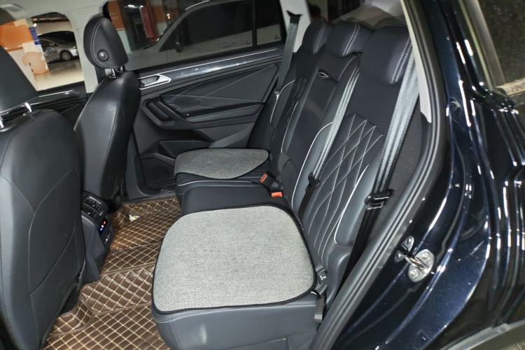 Used Volkswagen Tiguan L 2023 Restyled 330TSI Automatic Two-Wheel Drive R-Line Enhanced Comfort Version Left Rear Seat