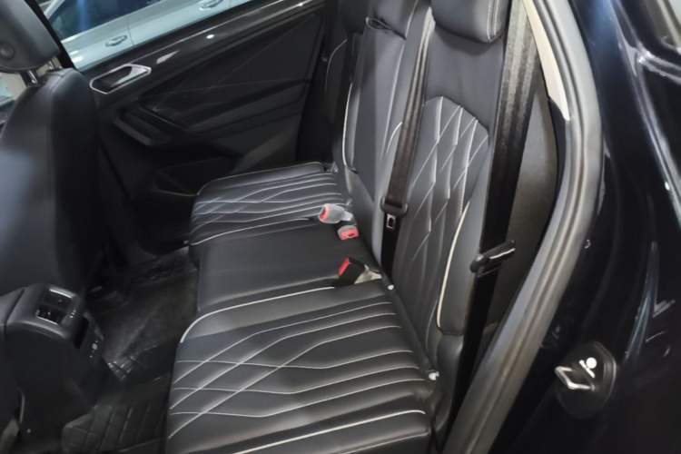 Used Volkswagen Tiguan L 2023 330TSI Automatic Two-Wheel Drive R-Line Enjoyment Edition Left Rear Seat