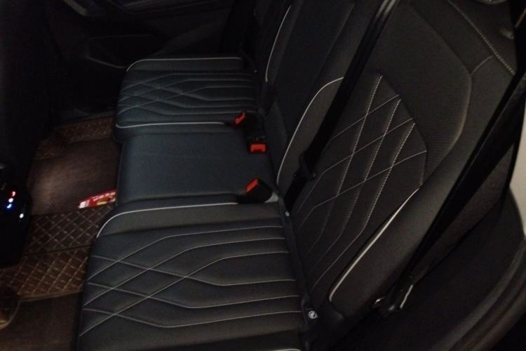 Used Volkswagen Tiguan L 2023 Restyled 330TSI Automatic Two-Wheel Drive R-Line Enhanced Comfort Version Left Rear Seat