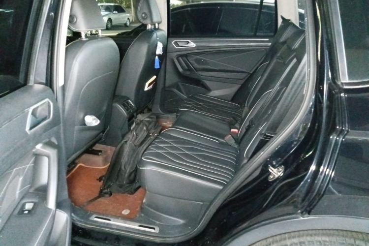 Used Volkswagen Tiguan L 2023 330TSI Automatic Two-Wheel Drive R-Line Enjoyment Edition Left Rear Seat