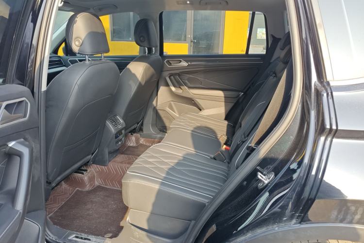 Used Volkswagen Tiguan L 2023 Restyled 330TSI Automatic Two-Wheel Drive R-Line Enhanced Comfort Version Left Rear Seat