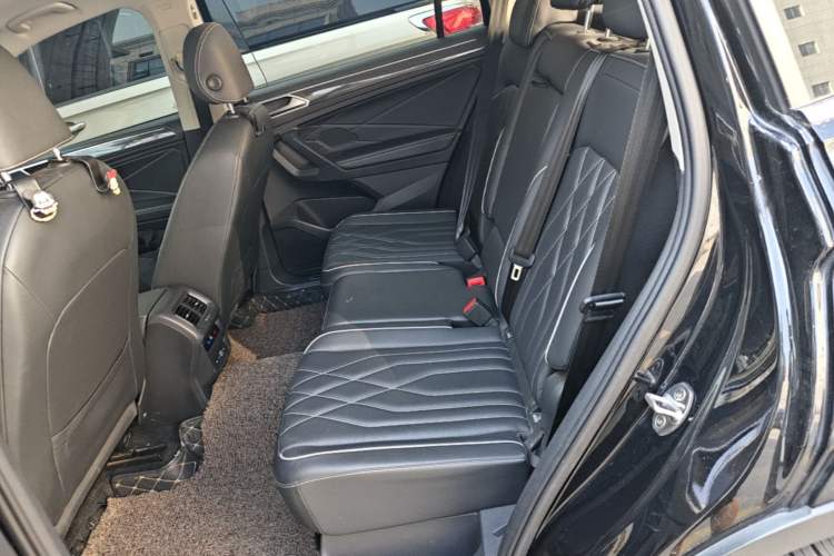 Used Volkswagen Tiguan L 2023 Restyled 330TSI Automatic Two-Wheel Drive R-Line Enhanced Comfort Version Left Rear Seat