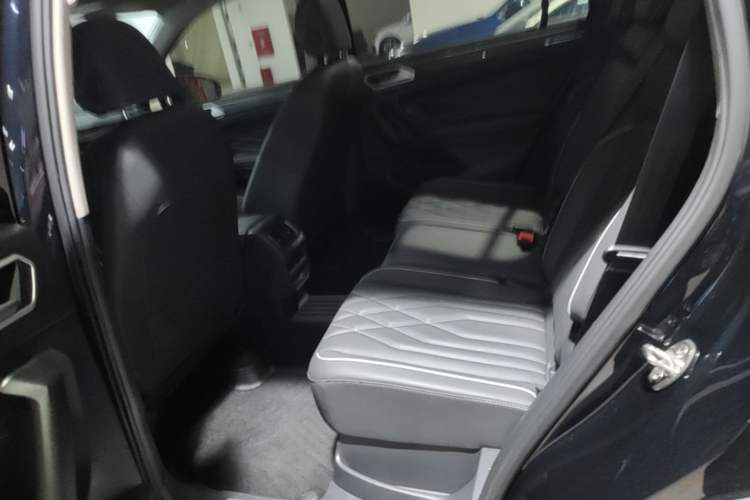 Used Volkswagen Tiguan L 2023 Restyled 330TSI Automatic Two-Wheel Drive R-Line Enhanced Comfort Version Left Rear Seat
