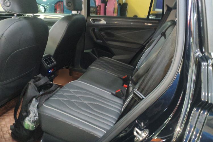 Used Volkswagen Tiguan L 2023 Restyled 330TSI Automatic Two-Wheel Drive R-Line Enhanced Comfort Version Left Rear Seat