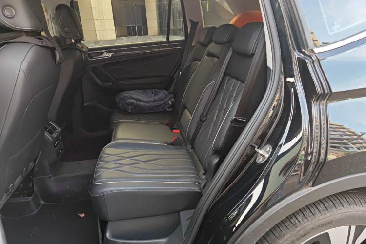 Used Volkswagen Tiguan L 2023 Restyled 330TSI Automatic Two-Wheel Drive R-Line Enhanced Comfort Version Left Rear Seat