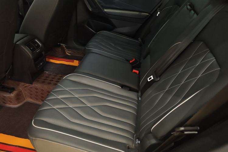 Used Volkswagen Tiguan L 2023 Restyled 330TSI Automatic Two-Wheel Drive R-Line Enhanced Comfort Version Left Rear Seat