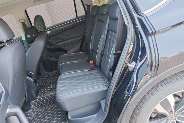 Used Volkswagen Tiguan L 2023 330TSI Automatic Two-Wheel Drive R-Line Enjoyment Edition Left Rear Seat
