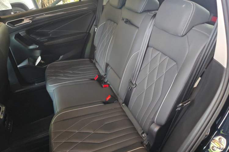 Used Volkswagen Tiguan L 2023 330TSI Automatic Two-Wheel Drive R-Line Enjoyment Edition Left Rear Seat