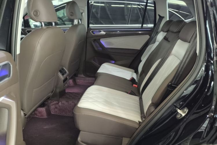 Used Volkswagen Tiguan L 2023 Restyled 330TSI Automatic Two-Wheel Drive R-Line Enhanced Comfort Version Left Rear Seat