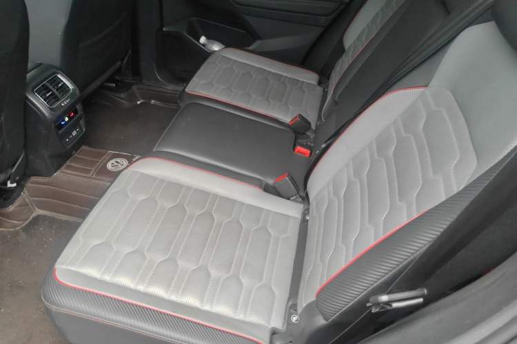 Used Volkswagen Tiguan L 2023 Restyled 330TSI Automatic Two-Wheel Drive R-Line Flagship Edition Left Rear Seat