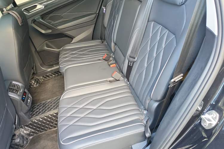 Used Volkswagen Tiguan L 2023 330TSI Automatic Two-Wheel Drive R-Line Enjoyment Edition Left Rear Seat