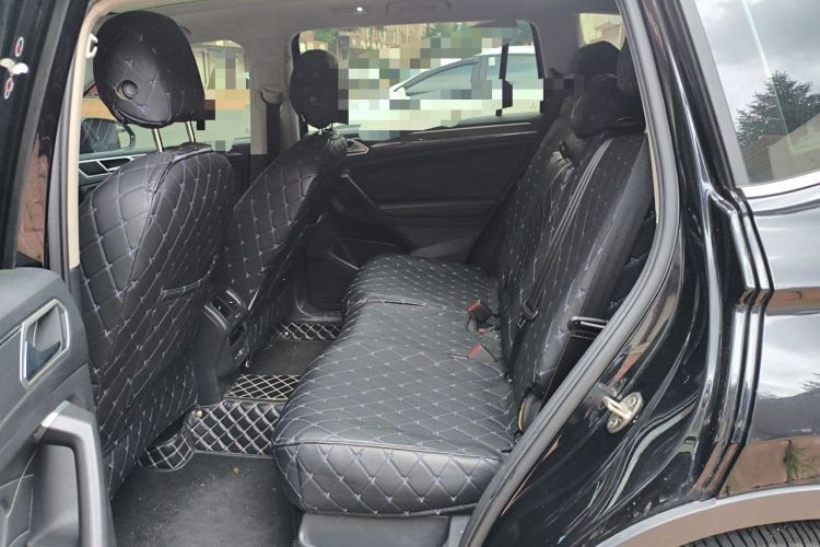 Used Volkswagen Tiguan L 2023 330TSI Automatic Two-Wheel Drive R-Line Enjoyment Edition Left Rear Seat