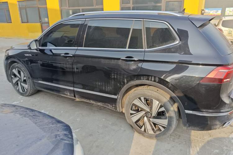 Used Volkswagen Tiguan L 2023 Restyled 330TSI Automatic Two-Wheel Drive R-Line Enhanced Comfort Version Left Side