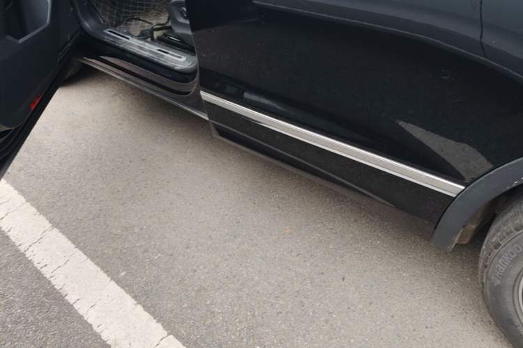 Used Volkswagen Tiguan L 2023 330TSI Automatic Two-Wheel Drive R-Line Enjoyment Edition Left Side Sill