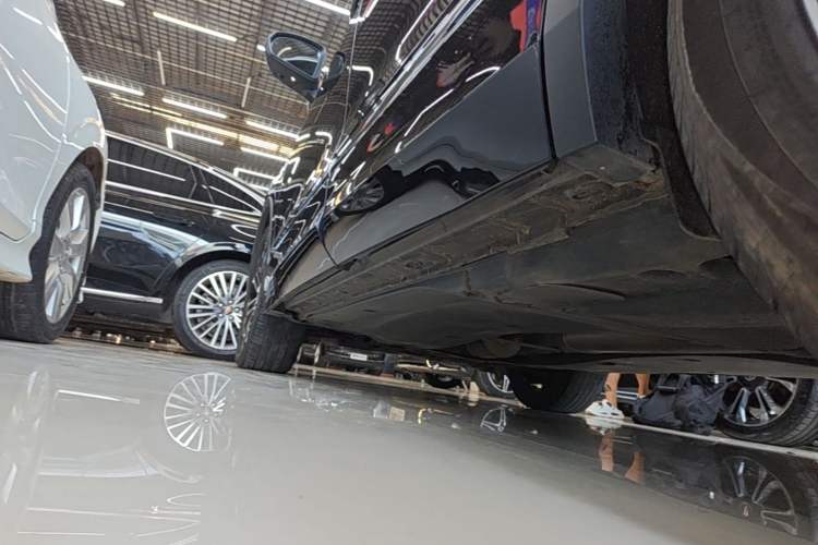 Used Volkswagen Tiguan L 2023 Restyled 330TSI Automatic Two-Wheel Drive R-Line Enhanced Comfort Version Left Side Sill