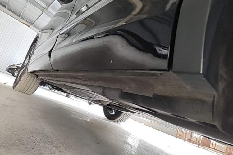 Used Volkswagen Tiguan L 2023 Restyled 330TSI Automatic Two-Wheel Drive R-Line Enhanced Comfort Version Left Side Sill