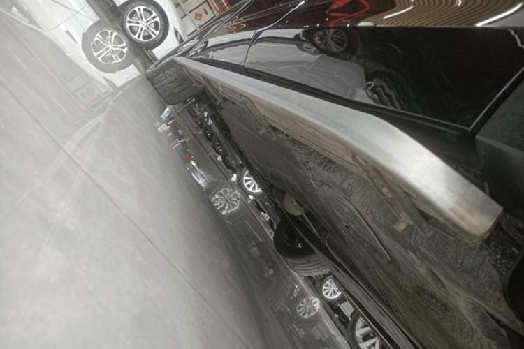 Used Volkswagen Tiguan L 2023 Restyled 330TSI Automatic Two-Wheel Drive R-Line Enhanced Comfort Version Left Side Sill
