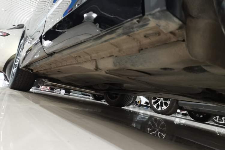 Used Volkswagen Tiguan L 2023 Restyled 330TSI Automatic Two-Wheel Drive R-Line Enhanced Comfort Version Left Side Sill