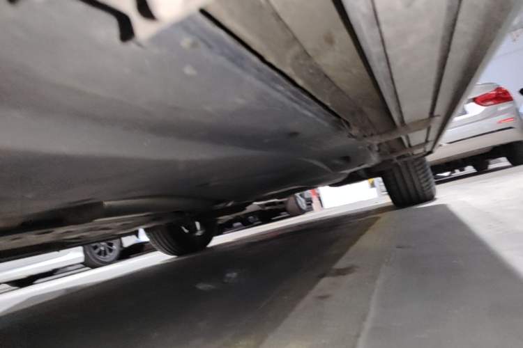 Used Volkswagen Tiguan L 2023 Restyled 330TSI Automatic Two-Wheel Drive R-Line Enhanced Comfort Version Left Side Sill