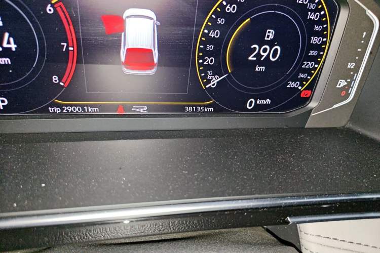 Used Volkswagen Tiguan L 2023 Restyled 330TSI Automatic Two-Wheel Drive R-Line Enhanced Comfort Version Odometer Close Up